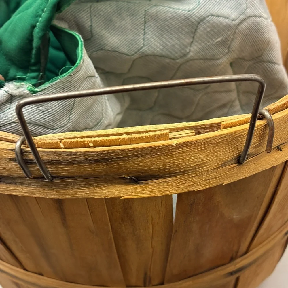 Wooden Orchard Bushel Basket Primitive Handles W/ Green Quilted Liner Pockets